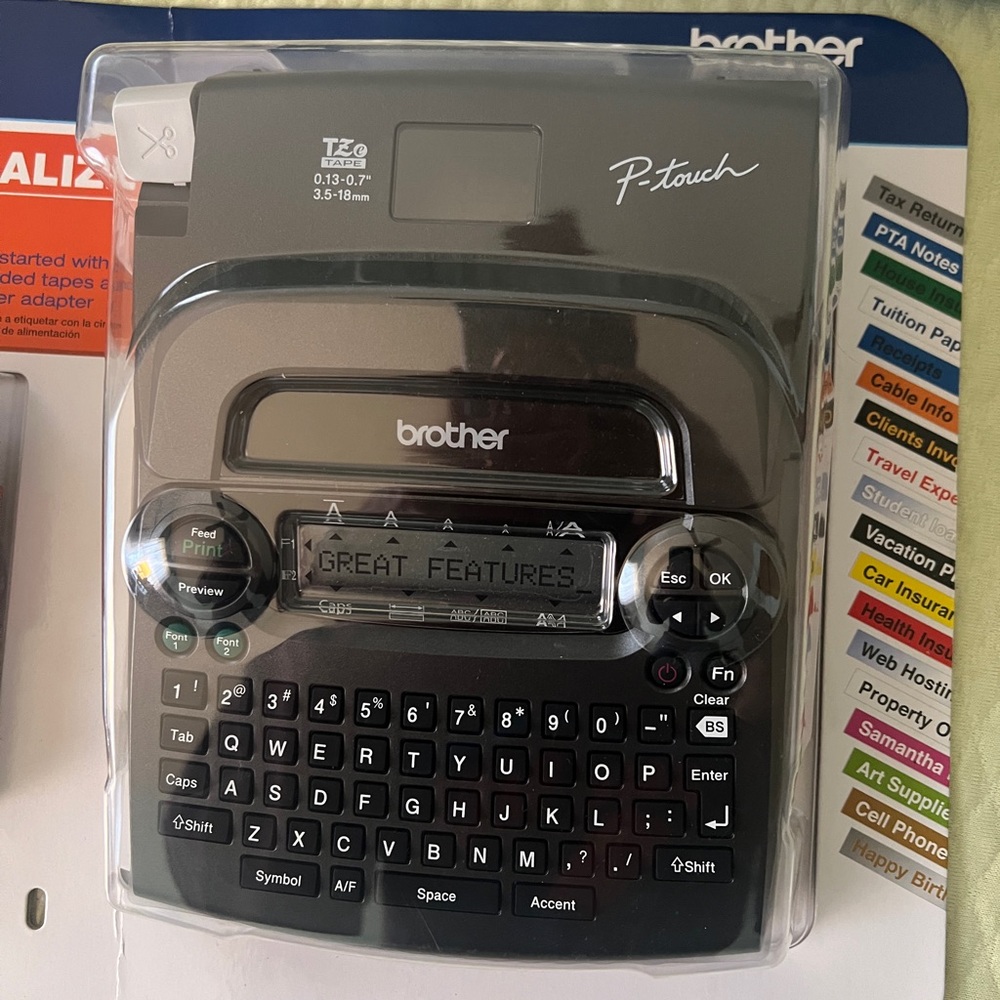 Brother P-Touch PT-1890W Label Maker - Black and White - Picture 4 of 7